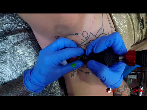 ❤️ Sully Savage mai tsananin jarfa ta yi tattoo a kan kwarin ta ❤️ Batsa vk ️❤